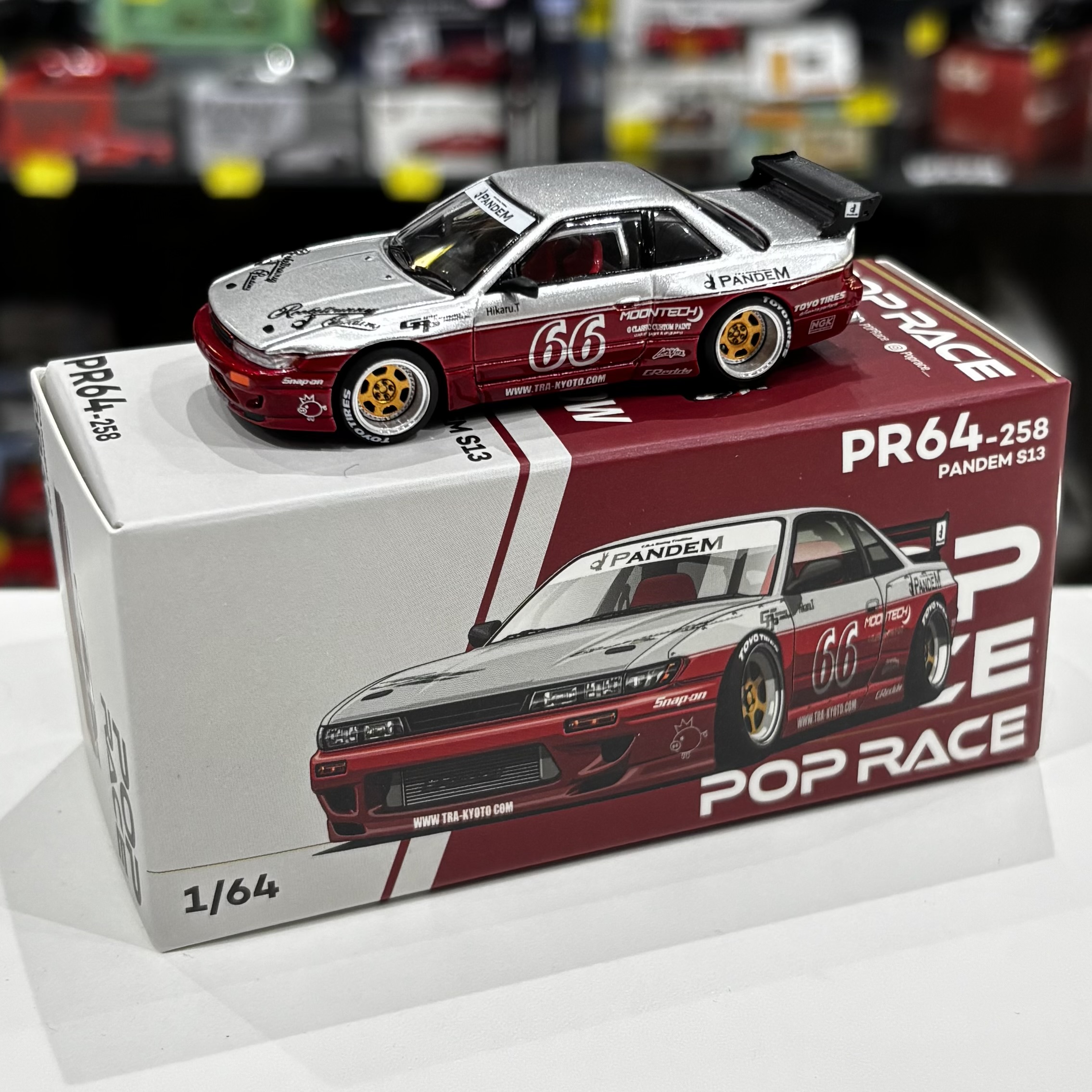 Pop Race PR640258 1:64 Pandem Nissan Silvia S13 Moontech red